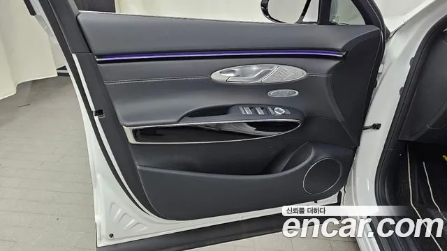 Genesis GV70 — Фото автомобиля 24