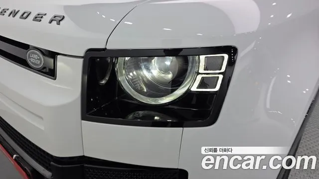 Land Rover Defender — Фото автомобиля 26