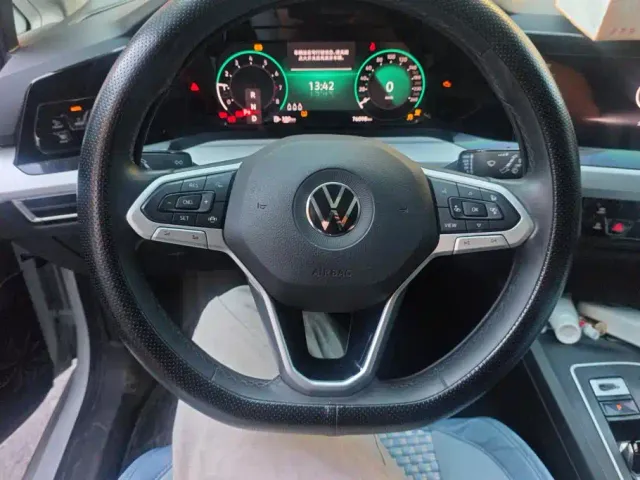Volkswagen Golf — Фото автомобиля 15