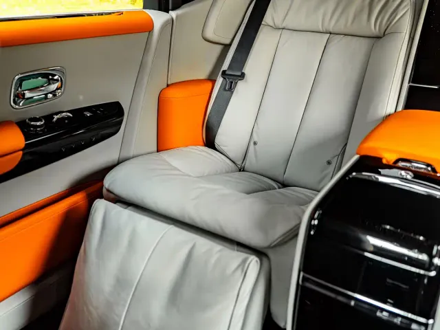 Rolls-Royce Phantom — Фото автомобиля 13