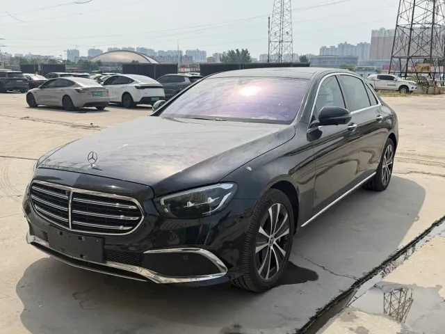 Фотография автомобиля — Mercedes-Benz E-Class