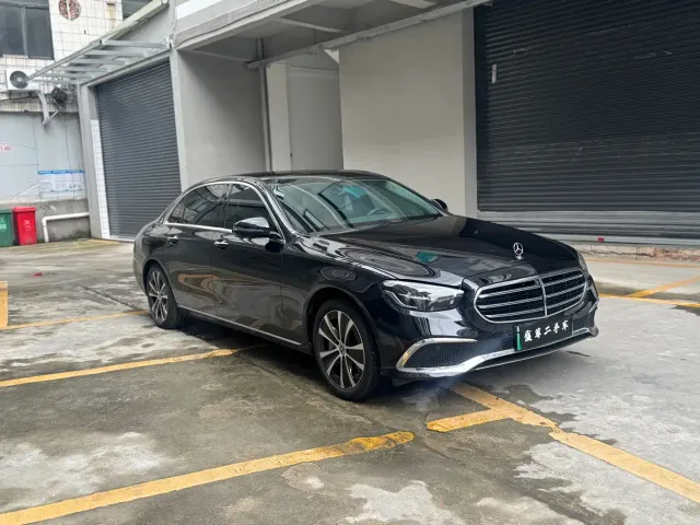 Mercedes-Benz E-Class — Фото автомобиля 3