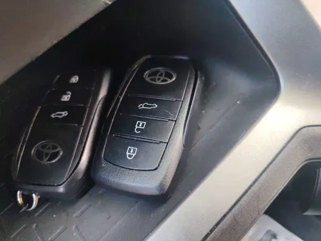 Toyota RAV4 — Фото автомобиля 9
