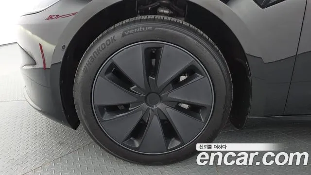 Tesla Model 3 — Фото автомобиля 5
