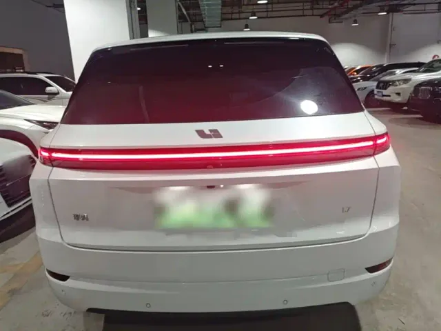 Li Auto L7 — Фото автомобиля 5
