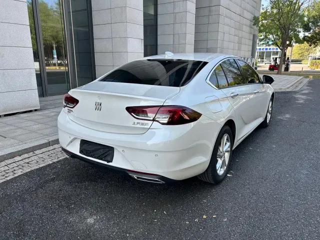 Buick Regal — Фото автомобиля 3