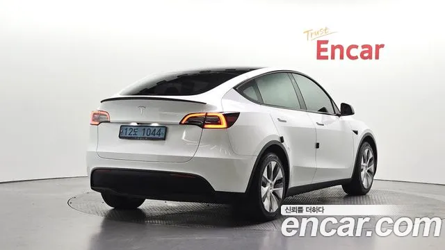 Фотография автомобиля — Tesla Model Y