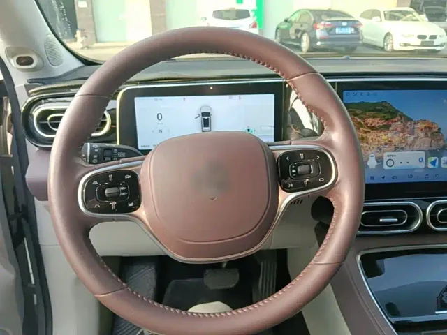 Leapmotor C11 — Фото автомобиля 10