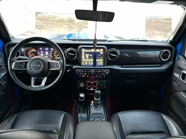 Jeep Wrangler — Фото автомобиля 9