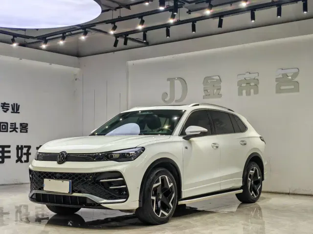 Фотография автомобиля — Volkswagen Tiguan L