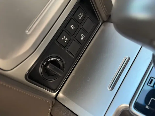 Toyota Land Cruiser — Фото автомобиля 24