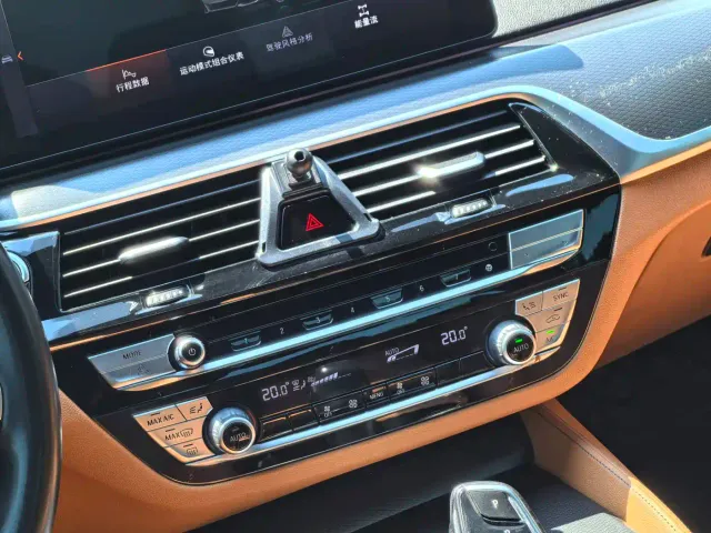 BMW 5 Series — Фото автомобиля 14