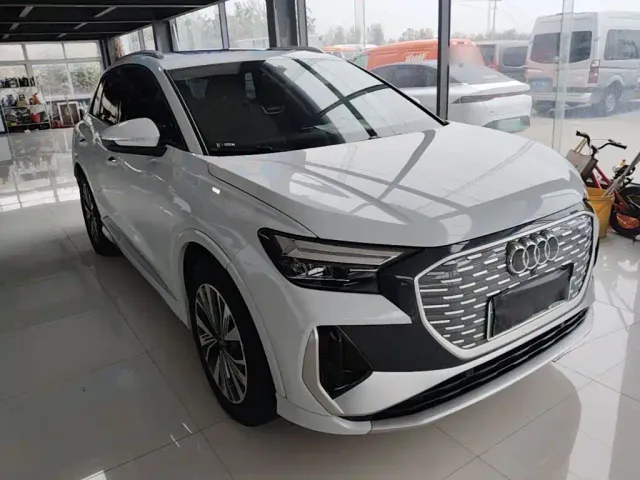 Audi Q4 e-tron — Фото автомобиля 3