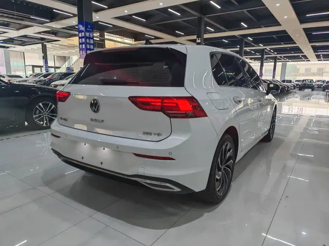 Volkswagen Golf — Фото автомобиля 4
