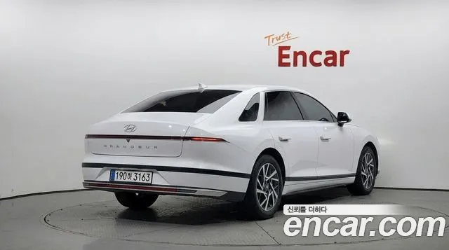 Hyundai Grandeur Grandeur (GN7) — Фото автомобиля 2