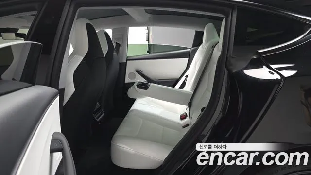 Tesla Model 3 — Фото автомобиля 18
