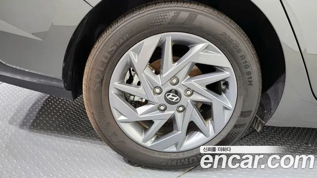 Hyundai AVANTE — Фото автомобиля 4
