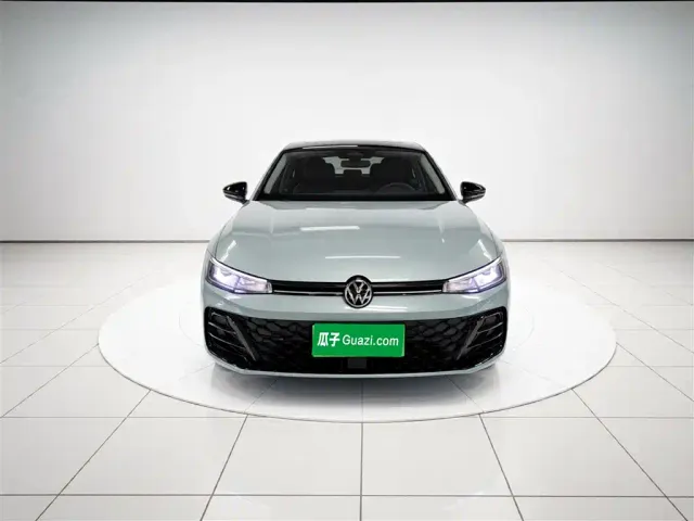 Volkswagen Passat — Фото автомобиля 2