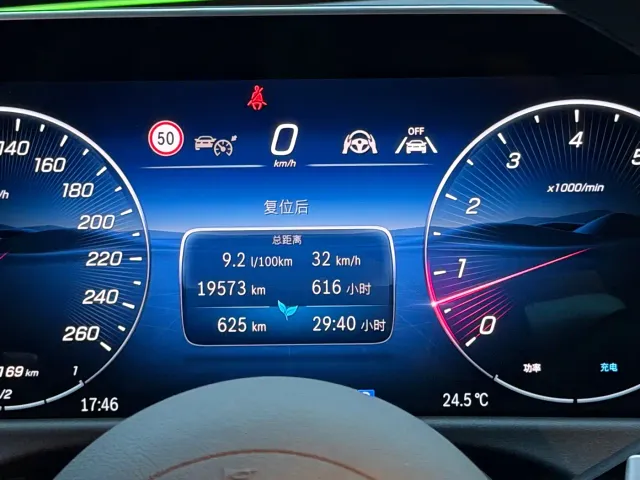 Mercedes-Benz E-Class — Фото автомобиля 16