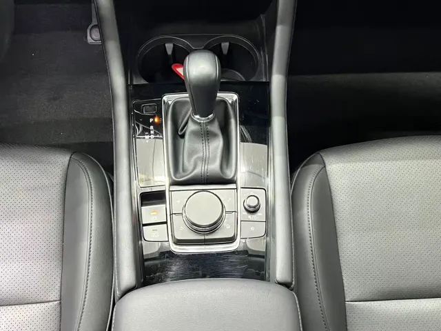 Mazda Axela — Фото автомобиля 11