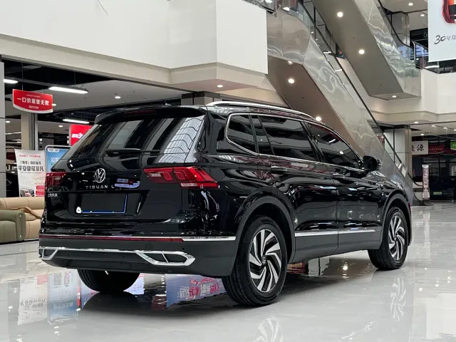 Volkswagen Tiguan L — Фото автомобиля 11