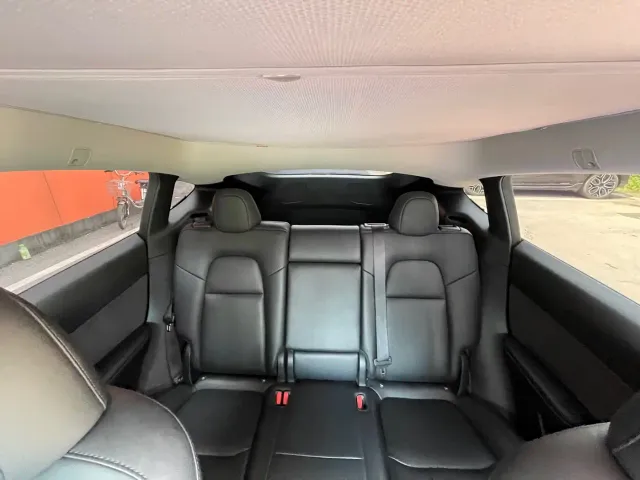 Tesla Model Y — Фото автомобиля 26