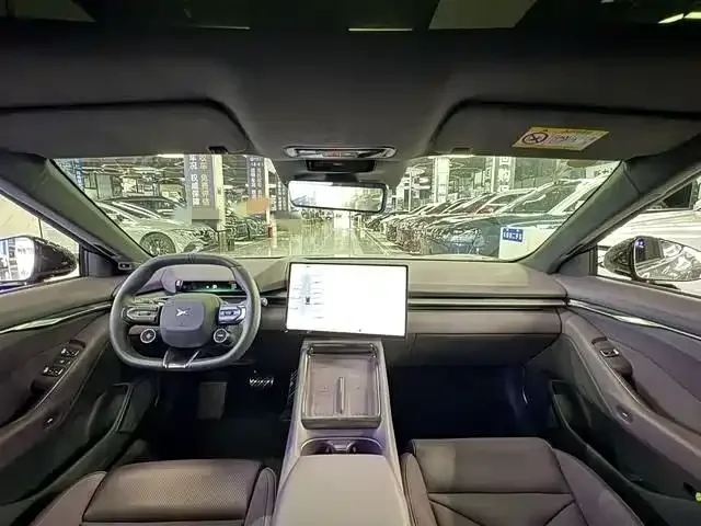 XPeng XPeng P7 2025 Base Model — Фото автомобиля 10