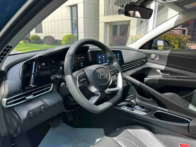 Hyundai Elantra — Фото автомобиля 14