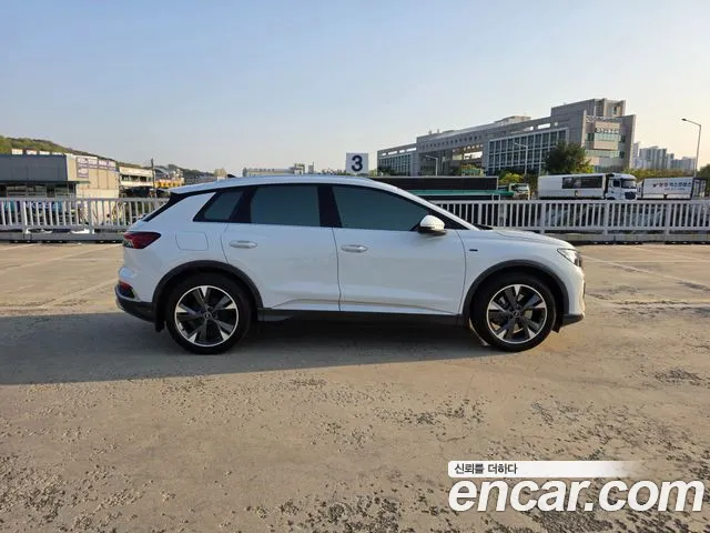 Audi Q4 e-tron F4 — Фото автомобиля 4