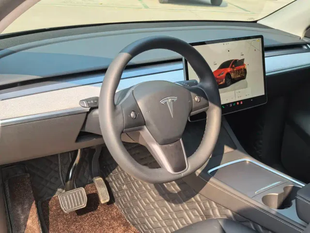 Tesla Model Y — Фото автомобиля 7