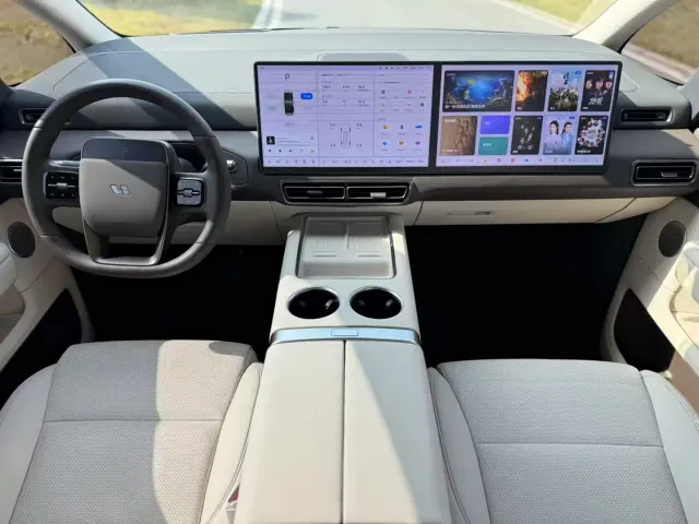 Li Auto MEGA — Фото автомобиля 3