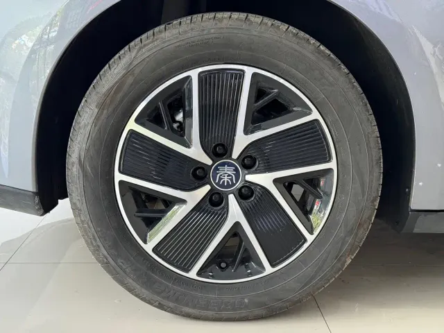 BYD Qin L — Фото автомобиля 9
