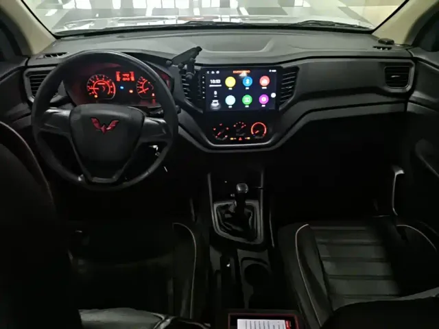 Wuling Hongguang V — Фото автомобиля 9