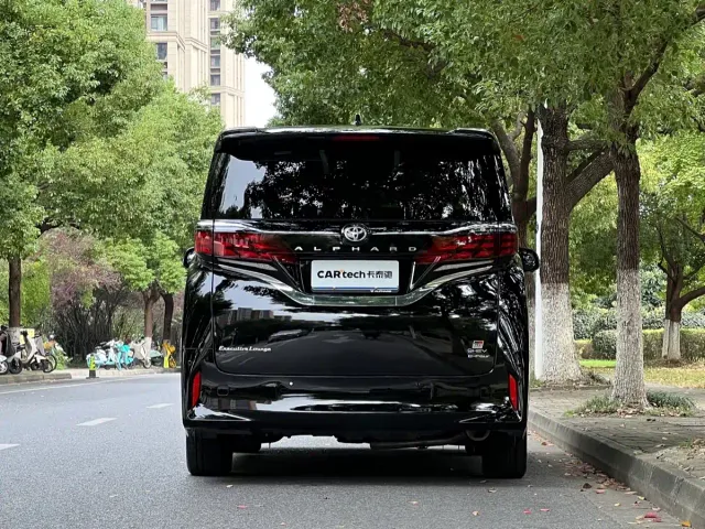 Toyota Alphard — Фото автомобиля 17