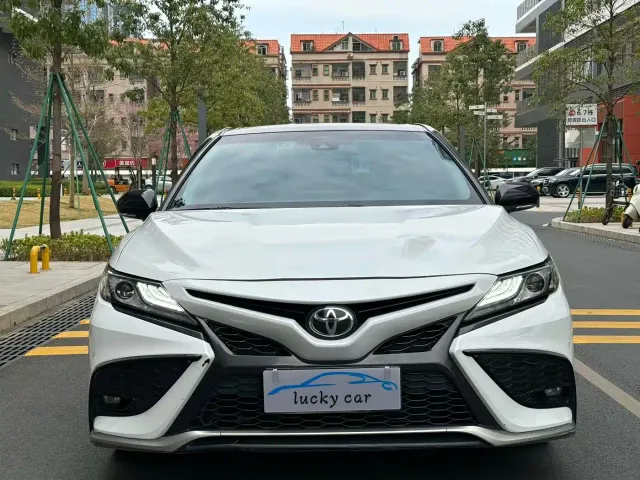 Toyota Camry — Фото автомобиля 2