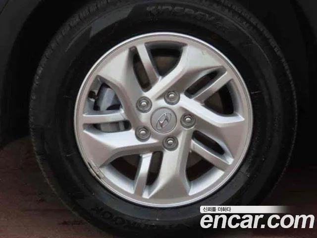 Hyundai Venue — Фото автомобиля 18