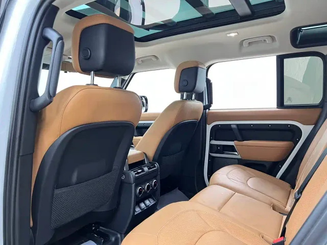 Land Rover Defender — Фото автомобиля 29