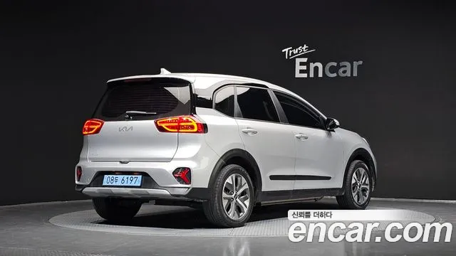 Kia Niro — Фото автомобиля 2