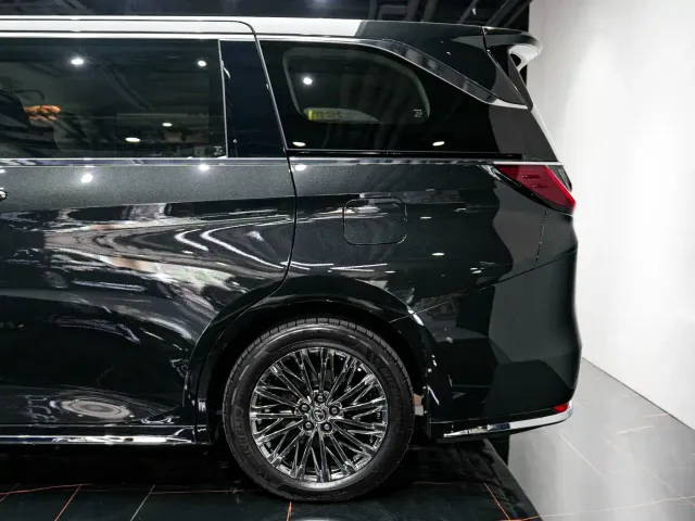 Lexus LM — Фото автомобиля 4