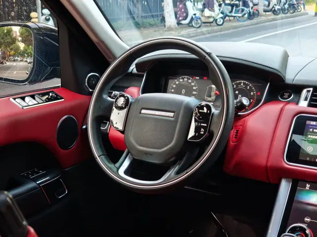 Land Rover Range Rover Sport — Фото автомобиля 8