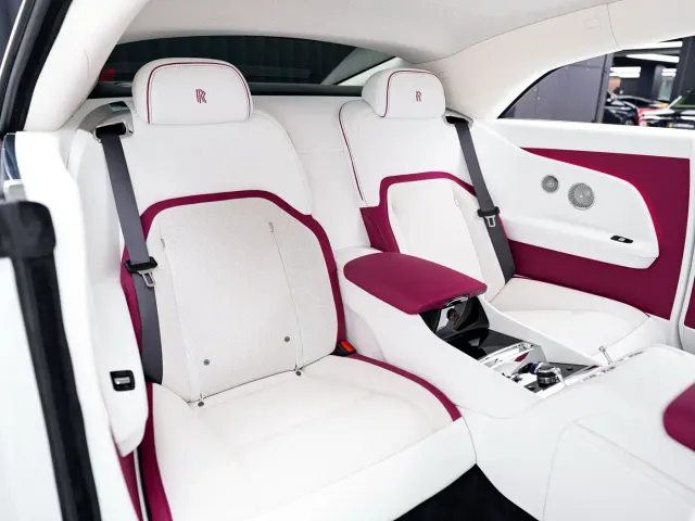 Rolls-Royce Spectre — Фото автомобиля 17