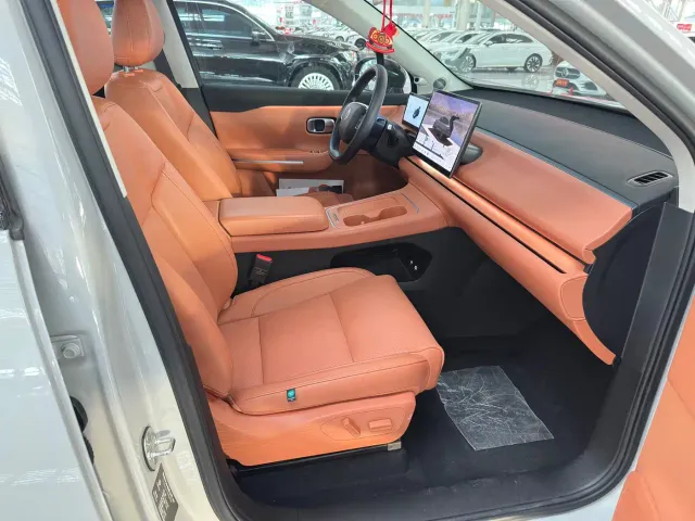 Leapmotor C10 — Фото автомобиля 12