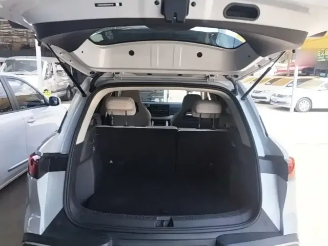 BYD Yuan UP 2024 401KM Leading Edition — Фото автомобиля 18