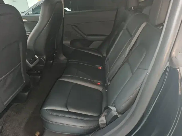 Tesla Model Y — Фото автомобиля 16