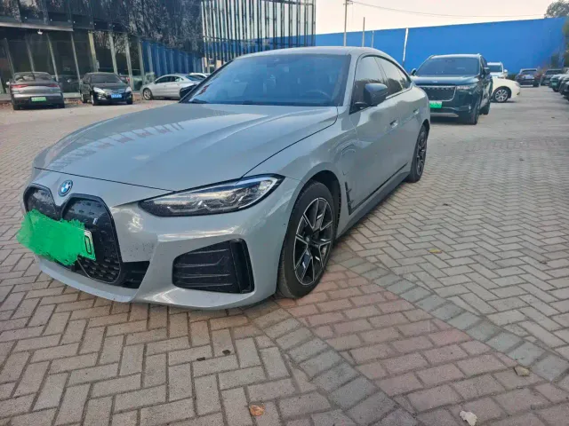 Фотография автомобиля — BMW i4
