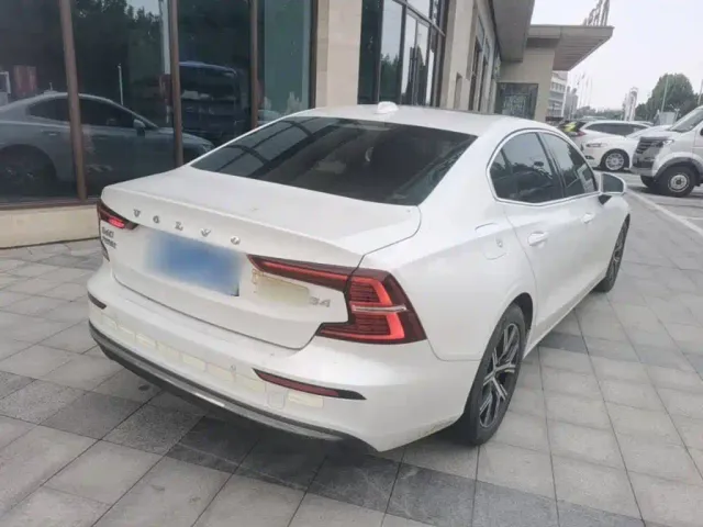 Volvo S60 — Фото автомобиля 6