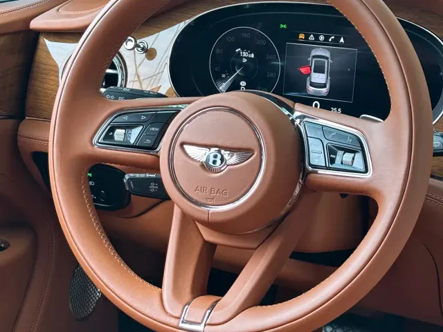 Bentley Bentayga — Фото автомобиля 21