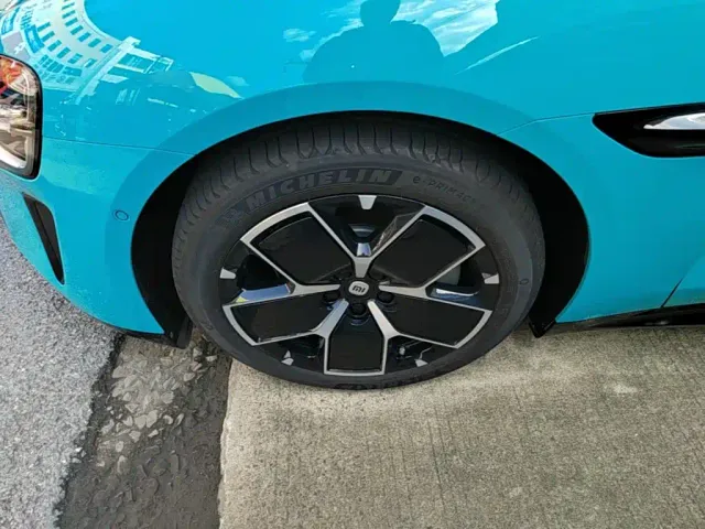 Xiaomi SU7 — Фото автомобиля 22