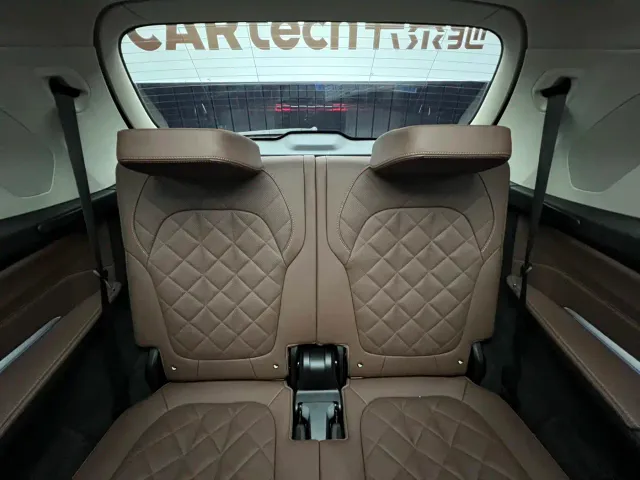 BMW X7 — Фото автомобиля 10
