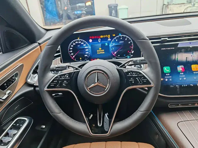 Mercedes-Benz E-Class — Фото автомобиля 12